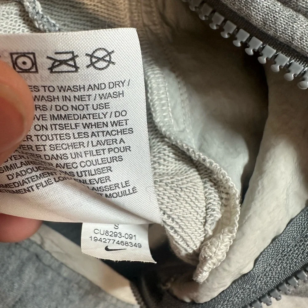 Nike Kids Hoodie with Retro Rainbow Stripes - Picture 9 of 11